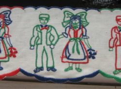 Bordure - Couples d'alsaciens brodés 1
