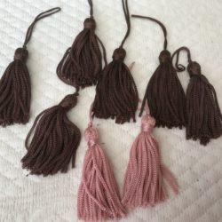 Lot de 8 Flochettes roses et marrons.