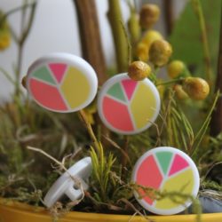 Boutons - Paix amour et musique en couleur