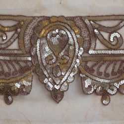 Applications – Paillettes et perles sur tulle