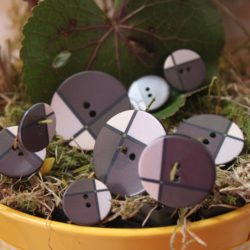 Boutons - Quadricolores : brun foncé majoritaire