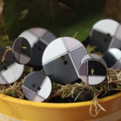 Boutons - Quadricolores : noir gris et blanc