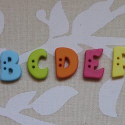 Boutons - Lettres colorées