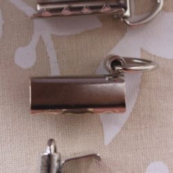 Attaches pour bijoux de sacs