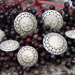 Boutons - Métal ajouré blanchi