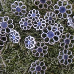 Bouton - Fleur à pétales ajourés