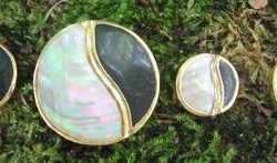 Bouton - Nacre et corne cloisonné