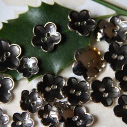 Bouton - Fleur vernie gris foncé