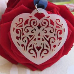 Pendentif - Coeur écru en dentelle 