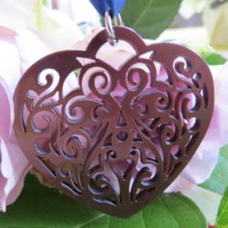 Pendentif - Coeur marron en dentelle 