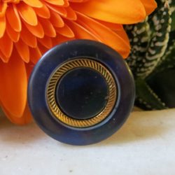 Boutons -  marine irisé, cercle or ciselé
