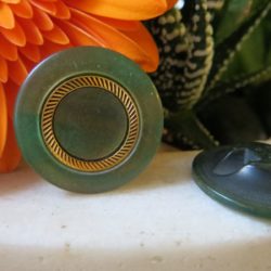 Boutons -  vert irisé, cercle or ciselé