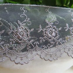Dentelle - Grise festonnée sur tulle en 60mm