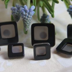 Bouton - Carré noir et marine opaque