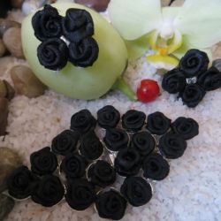 Bouton et boucle à fleurs noires