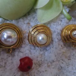 Bouton - Perles et forme insolte