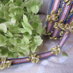 Rococo - fleurs vert anis