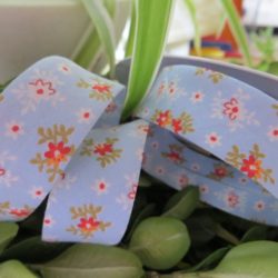 Biais - Petites fleurs, fond bleu
