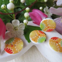 Bouton - 3 fleurs sur orange