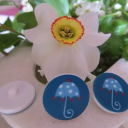 Bouton - Parapluie bleu à pois blancs
