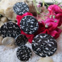 Bouton - Ramures blanches sur noir