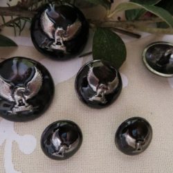 Bouton - Bombé, aigle argent sur noir verni