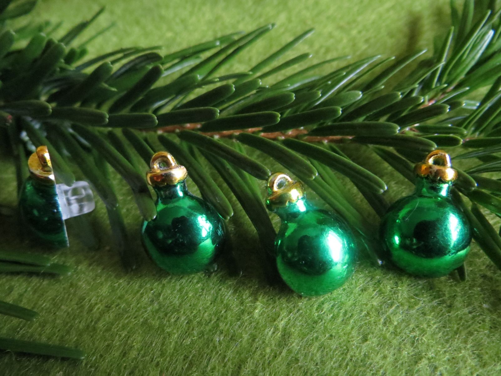 Boule de Noël sensorielle - dorée - Souris Verte