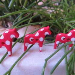 Bouton - Cheval rouge à pois blanc