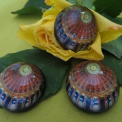 Bouton - Coupole en couleur