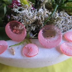 Bouton - Rond avec croissant rose