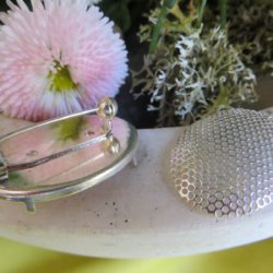Base/tamis de broche pour réalisations en perles