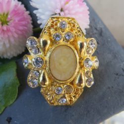 Bouton - Métal doré et 18 strass