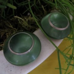 Bouton vintage - Bombé cerclé vert asperge