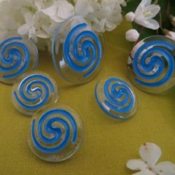 Bouton - Spirale bleue sur cercle incolore