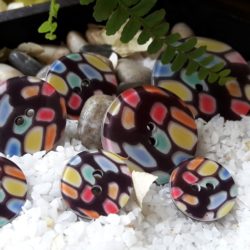 Bouton - Plat avec mosaïque multicolore