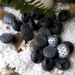 Bouton - gris foncé pois imprimés