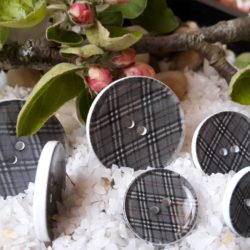 Bouton - Losanges bruns et noirs sur gris