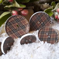 Bouton - Losanges bruns et noirs sur beige