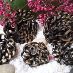 Bouton - Mélange de chaînes bronzes