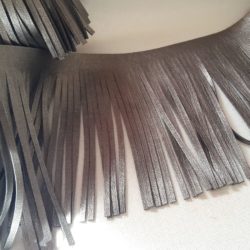 Frange - Imitation cuir couleur fonte grise satinée