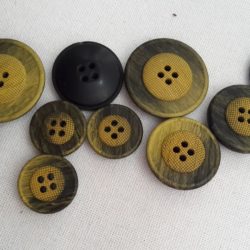 Bouton - Marbré, quadrillage moutarde et couronne