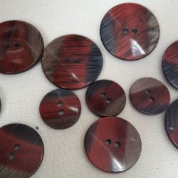 Bouton - Brillant et nervuré, 2 gris & 1brique