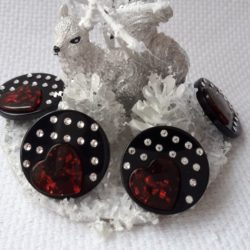Bouton - Rond noir avec coeur et strass
