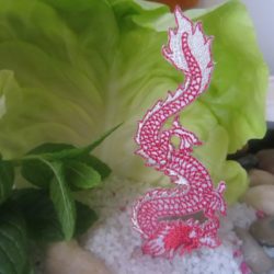 Motif - Dragon mythique rouge et argent brillant