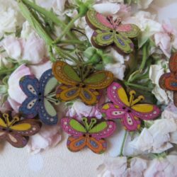 Boutons - Papillons multicolores en bois