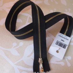 Fermeture - Métal très fine 3mm, or sur noir en 20, 30 et 40cm.