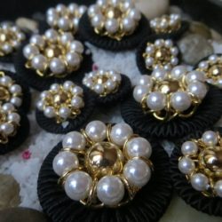 Bouton - Passementerie noire & couronne de perles fantaisies