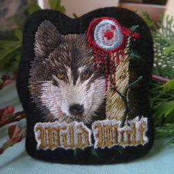 Motif "Wild WolF" sur noir