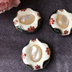Bouton - Rond et cloisonné en métal avec perle ovale