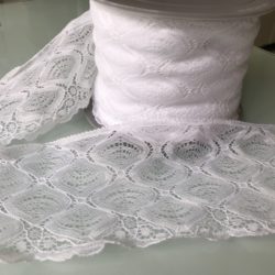 Dentelle - Blanche festonnée largeur 95mm